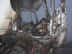 Do kamionu převážejícího selata narazil v Holkově motorkář