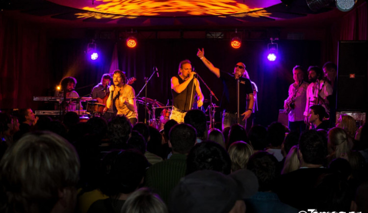 J.A.R. v Café klubu Slavie