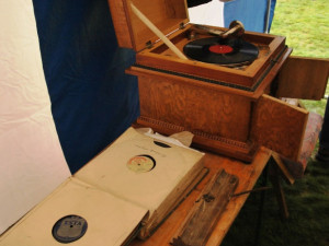 Hudbu si návštěvníci dýňobraní poslechli i na tomto starém gramofonu