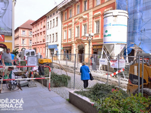 Stavební práce probíhaly v ulici Doktora Stejskala od poloviny září