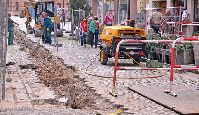 Stavební práce probíhaly v ulici Doktora Stejskala od poloviny září