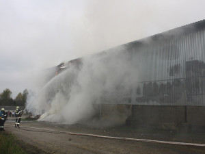 Požár skladu sena v Borovanech