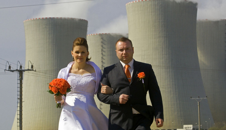 Kateřina Preňková a Marek Faktor byli jedním z prvních letošních párů, který uzavřel sňatek u Temelína