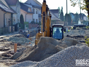 Stavba v Plavské nabírá zpoždění