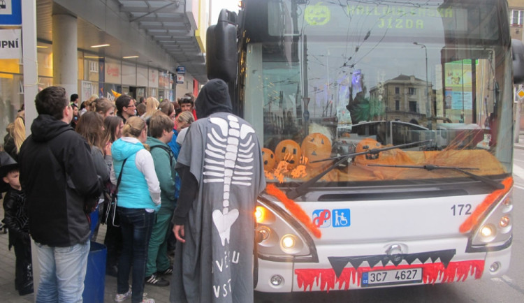 Halloweenský autobus
