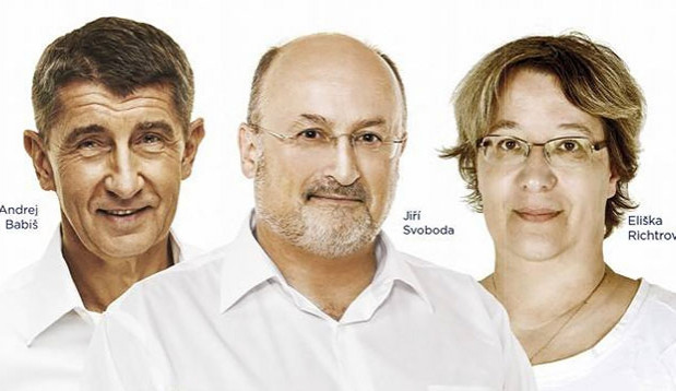 Lídr budějckého hnutí ANO Jiří Svoboda (uprostřed) mezi předsedou strany Andrejem Babišem a Eliškou Richtrovou