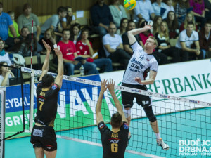 Jihostroj obral v bouřlivé atmosféře Belchatow o set