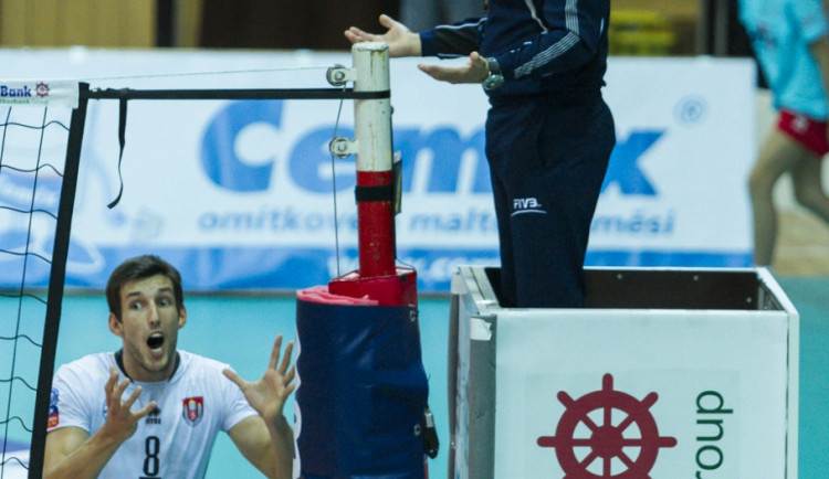 Červenou kartu obdržel v Karlových Varech Filip Habr