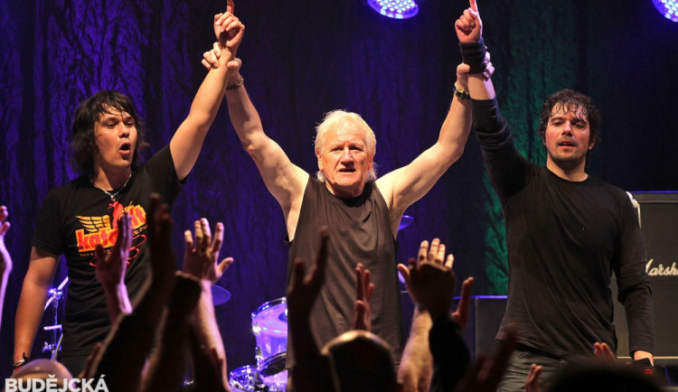 V pondělí 17. listopadu zahraje na budějckém náměstí Katapult