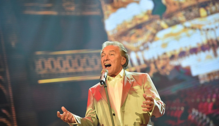 Zlatý slavík Karel Gott zazpívá v Budvar Aréně