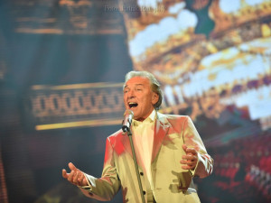 Zlatý slavík Karel Gott zazpívá v Budvar Aréně
