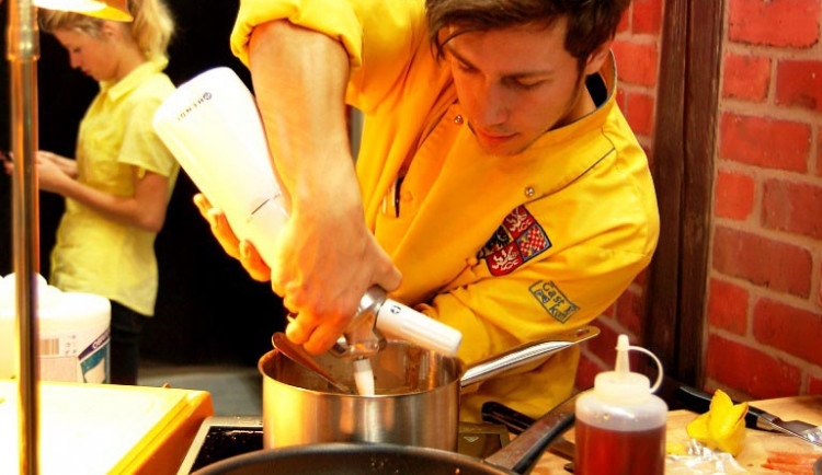 Jídla můžete ochutnat od šéfkuchařů různého věku