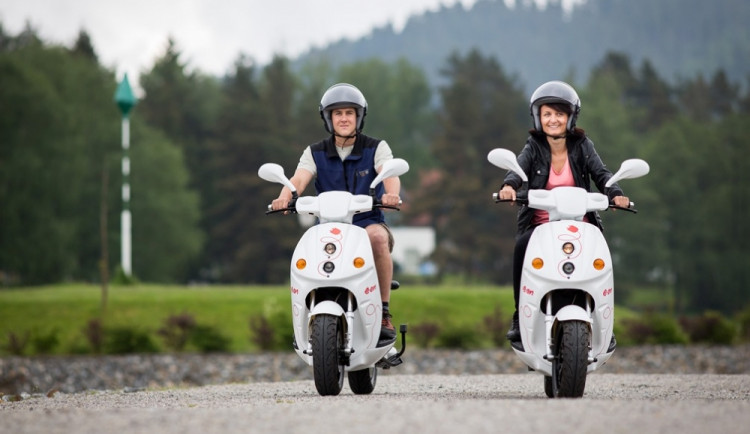 Elektroskútry u Lipna