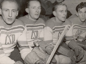 Dědečkem spolumajitele MS sportu Petra Mizery mladšího je František Mizera, legendární budějcký hokejista a mistr světa z roku 1949 (druhý zleva)