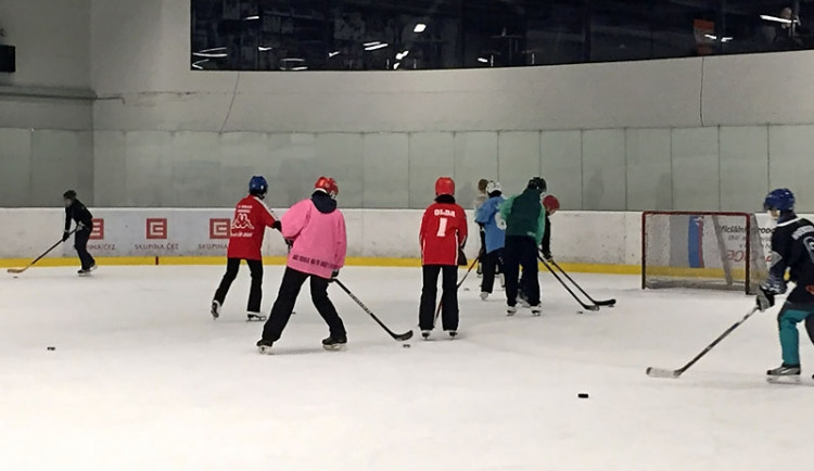 Páteční trénink hokejistek u Pouzara