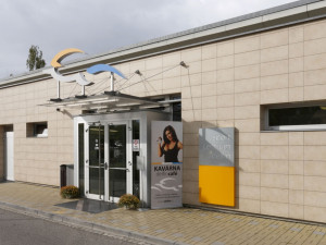 Sportcentrum Delfín najdete vedle vstupní haly do nemocnice