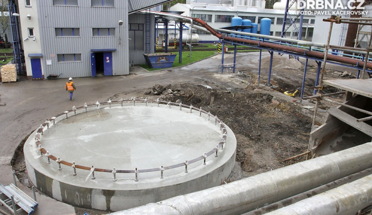 Základová deska s piloty připravená pro instalaci absorbéru