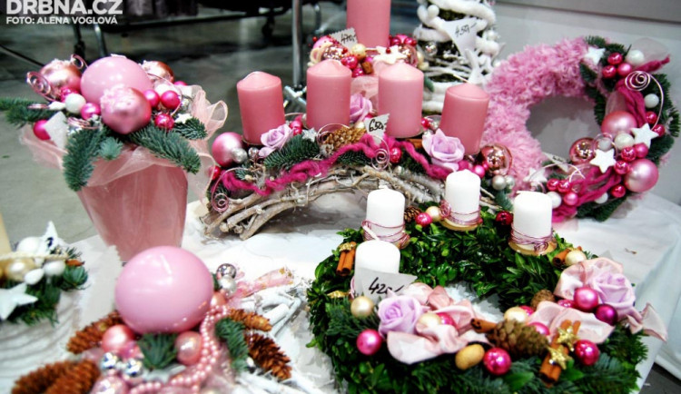 Letošní barva Vánoc je růžová