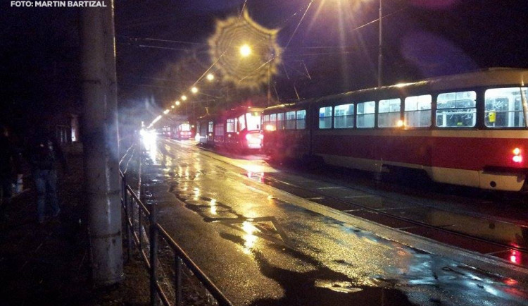 MHD v Brně jezdí kvůli náledí se značnými potížemi