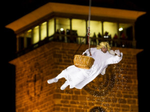 Přílet anděla každoročně přitáhne na 10 tisíc diváků