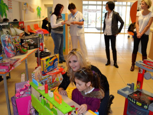 Dárky budou dětem rozděleny podle potřeb na různá místa oddělení