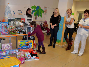 Zástupkyně Nadačního fondu Pink Bubble zavítaly do budějcké nemocnice