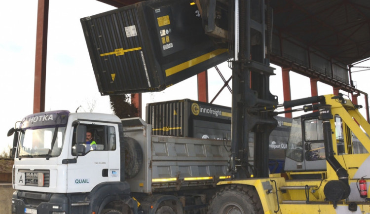 Materiál dopravovaný z obnovené železniční vlečky