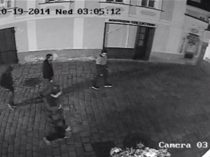 Tito mladíci mají na svědomí zničení sochy býka