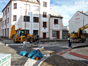 Křižovatka ulice U Lávky a Družstevní