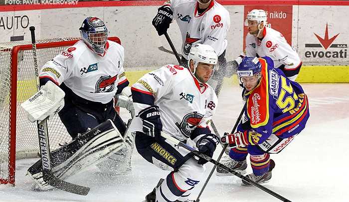 Kanonýr Tomáš Nouza před chomutovskou brankou