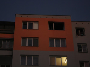 Požár bytu v panelovém domě v ulici Jaroslava Bendy