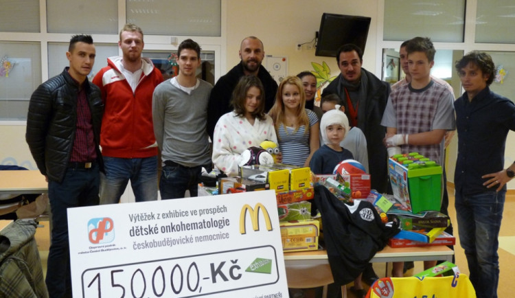 Předání dárečků v budějcké nemocnici