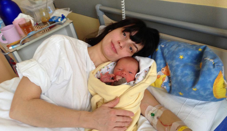 Chvíli si počkal a stal se tak prvním miminkem roku