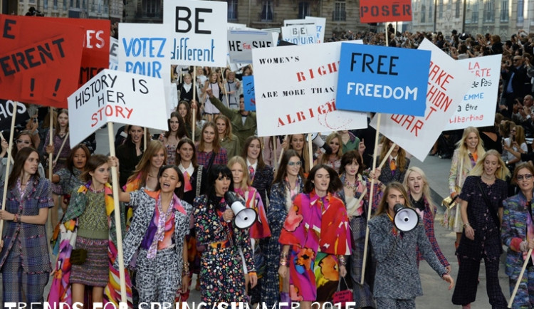 Jaké budou letos na jaře a v létě módní trendy?