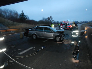 Havarovaná vozidla na obchvatu Veselí nad Lužnicí