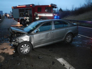 Havarovaná vozidla na obchvatu Veselí nad Lužnicí