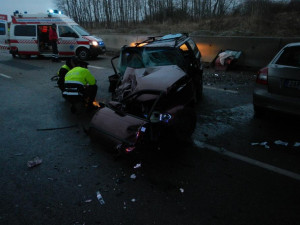 Havarovaná vozidla na obchvatu Veselí nad Lužnicí