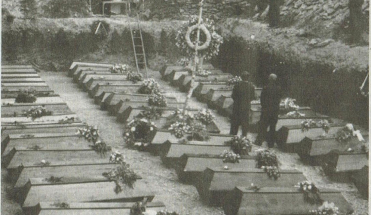 Společný hrob v Omlenici