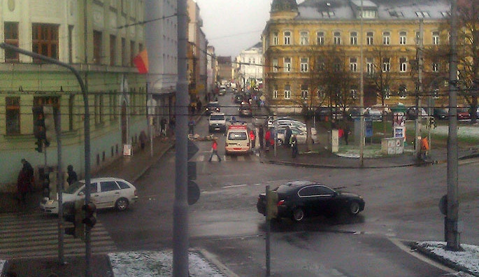 Jeronýmova ulice byla zasypaná vybavením jednoho z bytů
