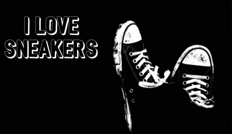 Tenisky se staly nedílnou součástí letošních trendů