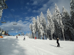Jedničkáři si užijí na Lipně lyžovačku za dvacku