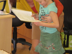 Prvňáčci ze ZŠ Baarova dostali pololetní vysvědčení