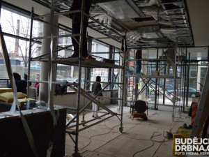 Stavební práce na parkovacím domě v ulici F. A. Gerstnera