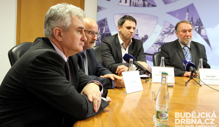 Jednání Sdružení pro výstavbu D3 a R4 se mimo jiné zúčastnili Pavel Eybert, Jiří Zimola, Jiří Svobodaa Milan Štěch (zprava)