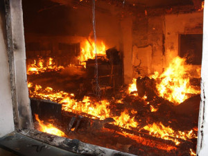 V Haklových Dvorech hořela truhlárna, předběžná škoda je šest milionů