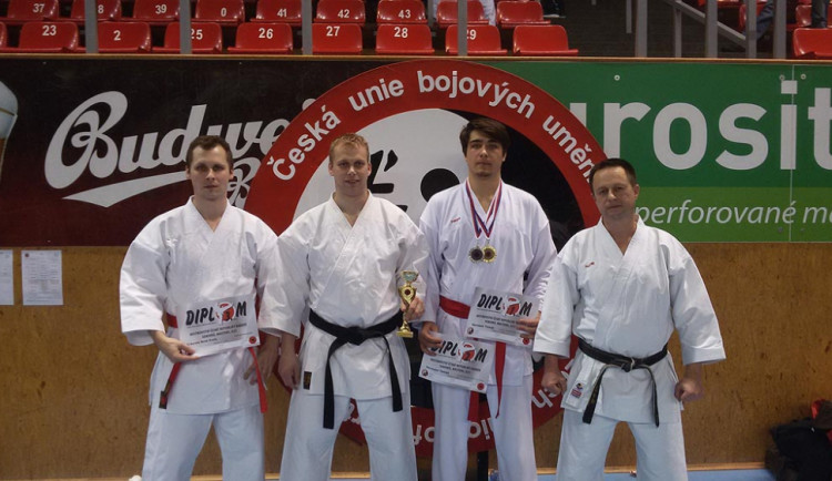 Novohradští karatisté. Zleva Petr Zachař, Jaromír Švenda, Tomáš Hermann a Václav Plecer na MČR v karate v Příbrami