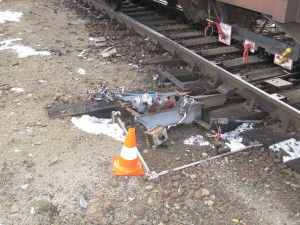 Vlak srazil vozidlo značky Nissan na kaplickém nádraží