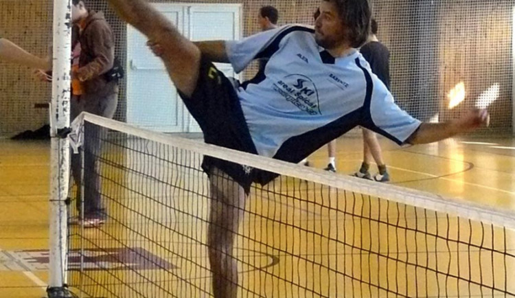 Nové posile Dynama Jiřímu Macurovi se v dresu s bývalými spoluhráči v dresu Zruč Senec příliš nedařilo