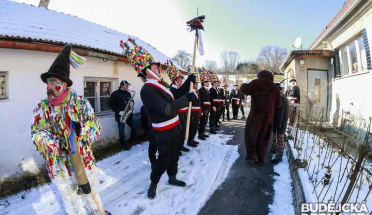 Staročeská tradice pořád táhne. Jihočeši žijí masopustním veselím