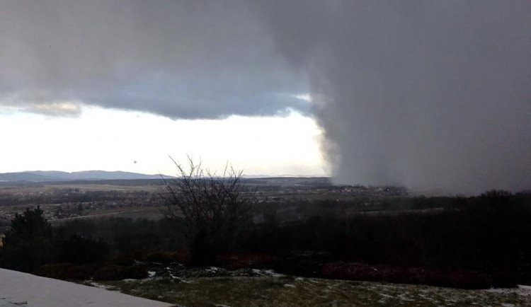 Ranní sněhová vánice nad Budějcemi